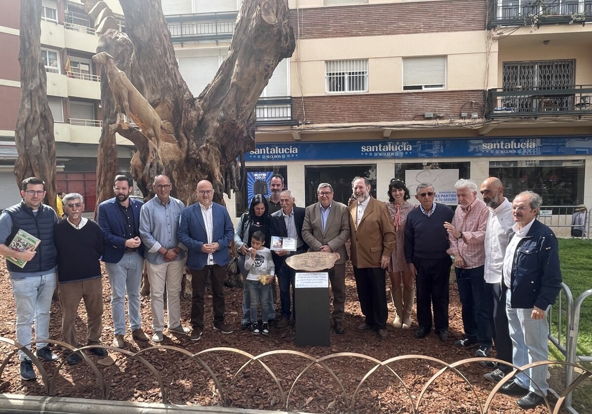 Alegor A A Mi Tierra La Nueva Vida En Forma De Escultura De Un Ficus